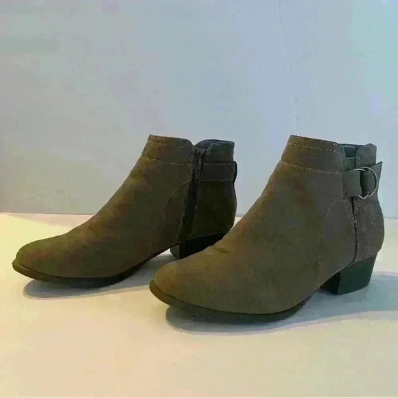 Unisa Women’s Ankle Boot Size 7.5 Taupe Side Zip Buckle Accent. - Picture 5 of 14